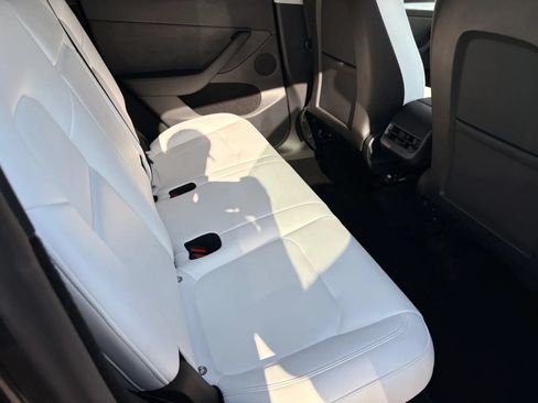 Used 2024 Tesla Model Y Long Range RWD image 7