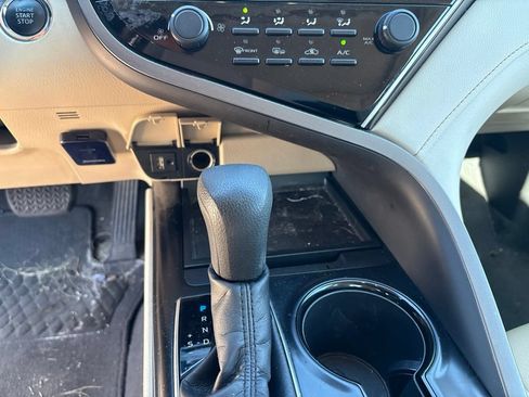Used 2018 Toyota Camry LE w/ Moonroof Package FWD image 16