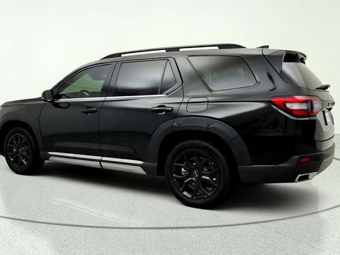 Used 2025 Honda Pilot Touring image 7