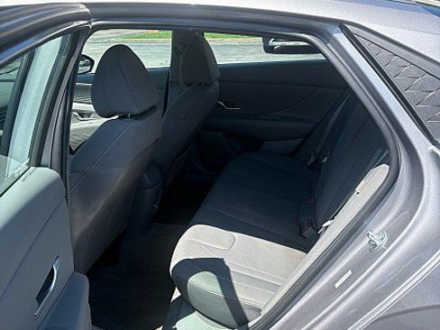 Used 2025 Hyundai Elantra SEL FWD image 12
