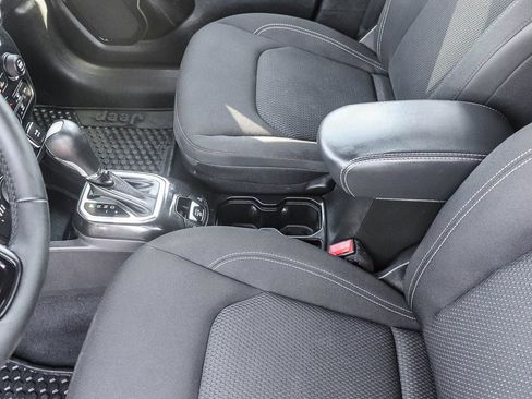 Used 2022 Jeep Renegade Altitude AWD/4WD image 23
