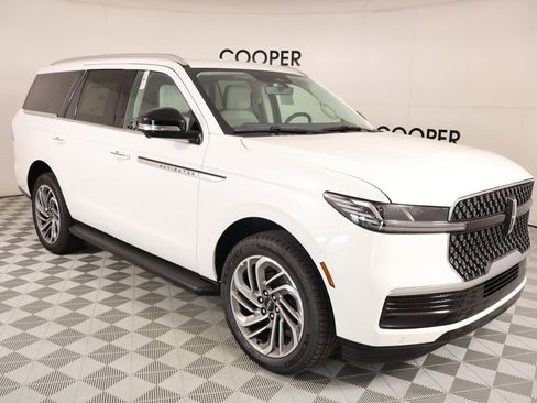 New 2026 Lincoln Navigator Premiere AWD/4WD image 1