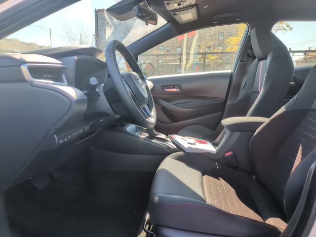 Used 2026 Toyota Corolla SE w/ SE Premium Package FWD image 13
