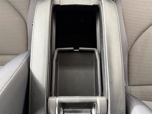 Used 2023 Toyota Highlander LE FWD image 32