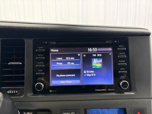 Used 2020 Toyota Sienna XLE FWD image 28