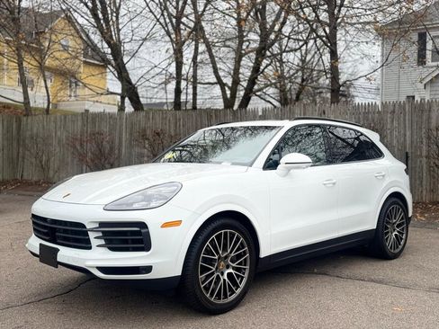 Used 2023 Porsche Cayenne S Platinum image 2
