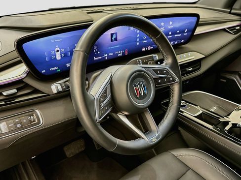 Used 2025 Buick Enclave Preferred AWD/4WD image 18