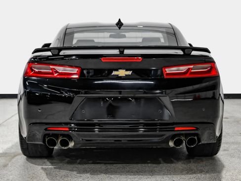 Used 2018 Chevrolet Camaro SS RWD image 7