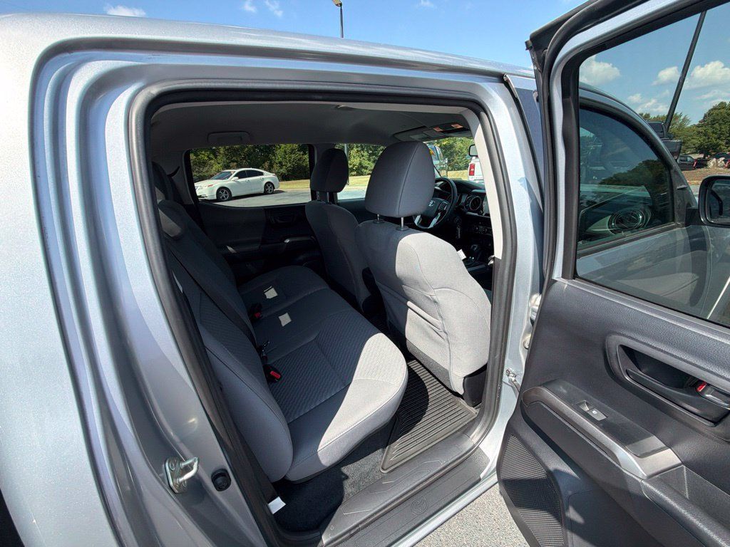 Used 2020 Toyota Tacoma SR5 AWD/4WD image 16