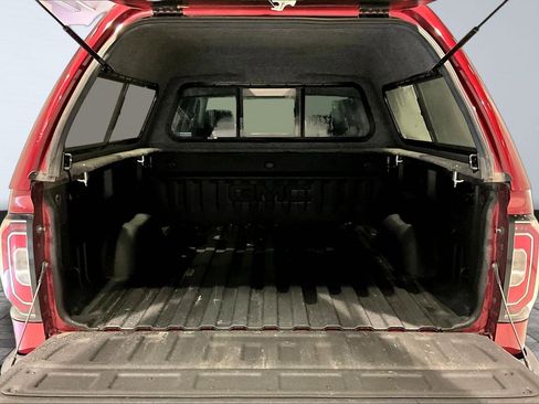 Used 2017 GMC Sierra 1500 SLT w/ SLT Premium Package AWD/4WD image 8