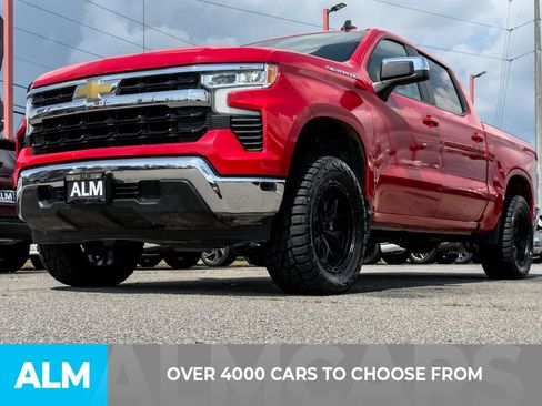 Used 2025 Chevrolet Silverado 1500 LT RWD image 2