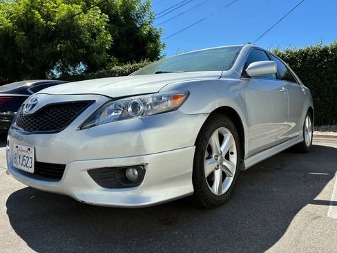 Used 2011 Toyota Camry SE w/ SE Extra-Value Pkg #1 FWD image 13