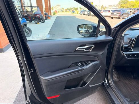 Used 2025 Kia Sportage EX FWD image 9