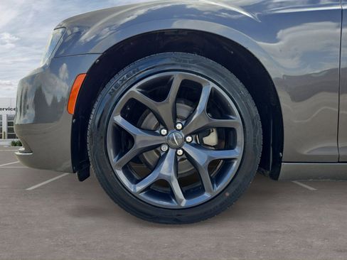 Used 2021 Chrysler 300 Touring w/ Sport Appearance Package image 10