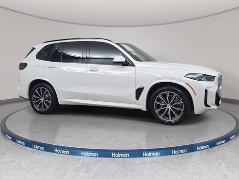 Used 2024 BMW X5 xDrive40i w/ M Sport Package AWD/4WD image 4