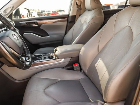 Certified 2020 Toyota Highlander Limited AWD/4WD image 18