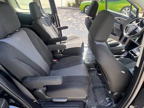 Used 2013 MAZDA MAZDA5 Sport image 11