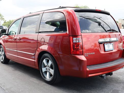 Used 2009 Dodge Grand Caravan SXT FWD image 3