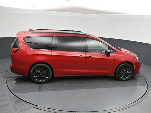 Used 2025 Chrysler Pacifica Limited FWD image 31