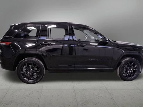 Used 2023 Jeep Grand Cherokee 30th Anniversary image 6