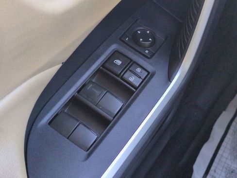 Used 2022 Toyota RAV4 LE image 21