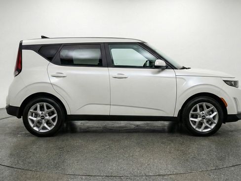 Used 2025 Kia Soul LX w/ LX Technology Package image 11