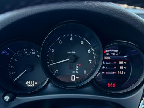 Certified 2025 Porsche Macan AWD/4WD image 5