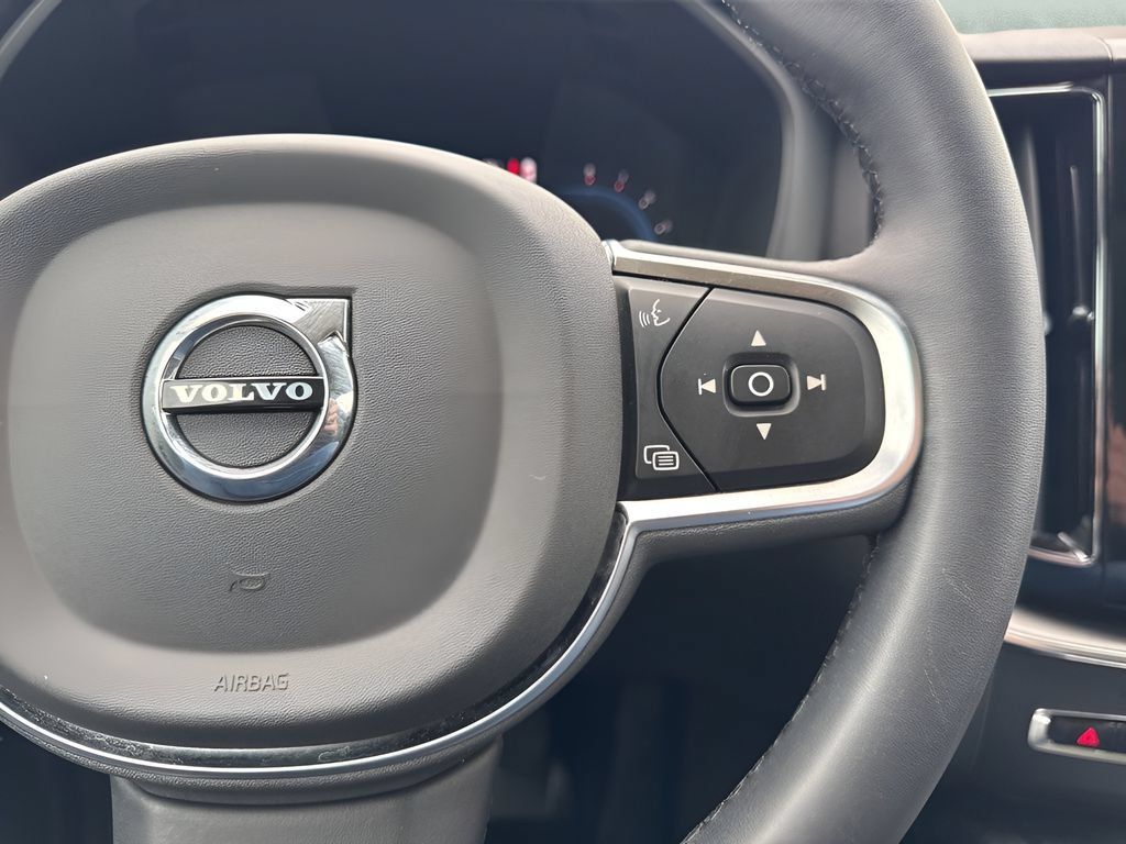 Used 2024 Volvo XC60 B5 Core AWD/4WD image 17