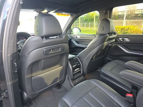 Used 2022 BMW X7 xDrive40i w/ M Sport Package image 13