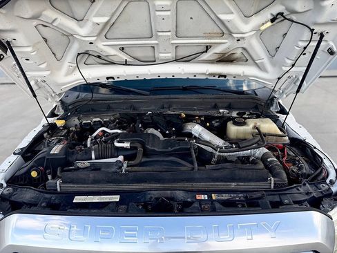 Used 2016 Ford F250 Platinum w/ Platinum Package AWD/4WD image 4