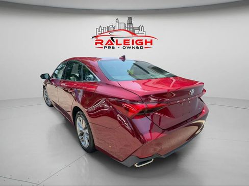 Used 2019 Toyota Avalon XLE w/ Moonroof Package image 3