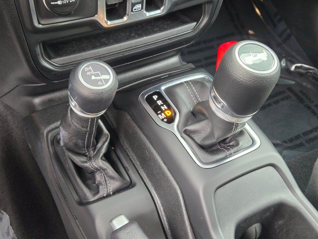 Used 2025 Jeep Wrangler Unlimited Sport AWD/4WD image 26
