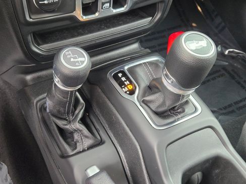 Used 2025 Jeep Wrangler Unlimited Sport AWD/4WD image 26