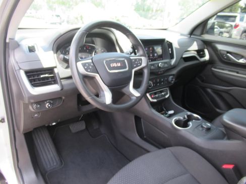 Used 2024 GMC Terrain SLE FWD image 17