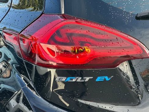 Used 2017 Chevrolet Bolt Premier w/ Driver Confidence II Package image 30