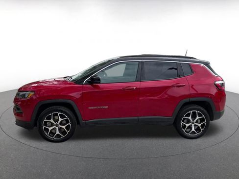 Used 2025 Jeep Compass Limited image 9