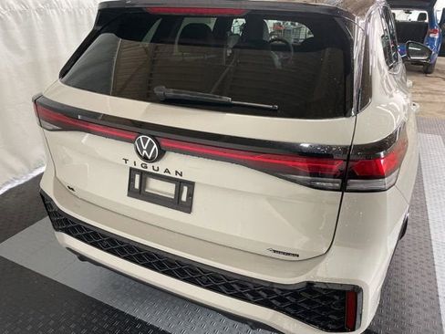 New 2026 Volkswagen Tiguan SE R-Line image 8