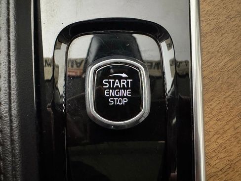 Used 2024 Volvo XC90 B5 Plus image 22