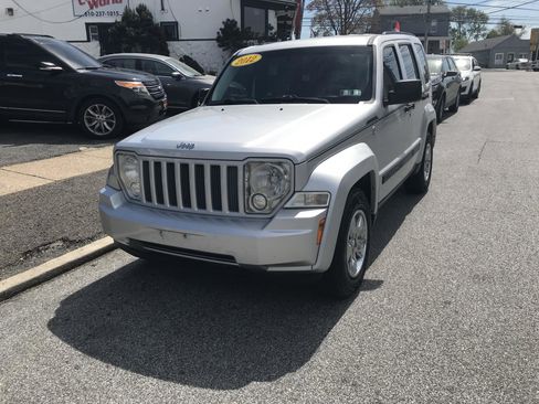 Used 2012 Jeep Liberty Sport image 3