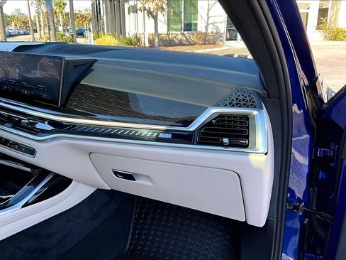 Used 2026 BMW X7 M60i image 19