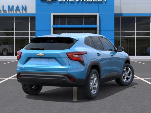 New 2026 Chevrolet Trax LS w/ LS Convenience Package FWD image 4