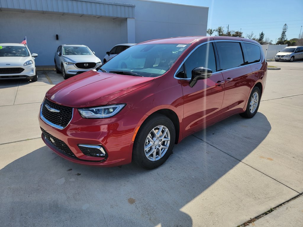 New 2026 Chrysler Pacifica Select FWD image 1