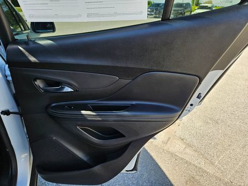 Used 2021 Buick Encore Preferred FWD image 27