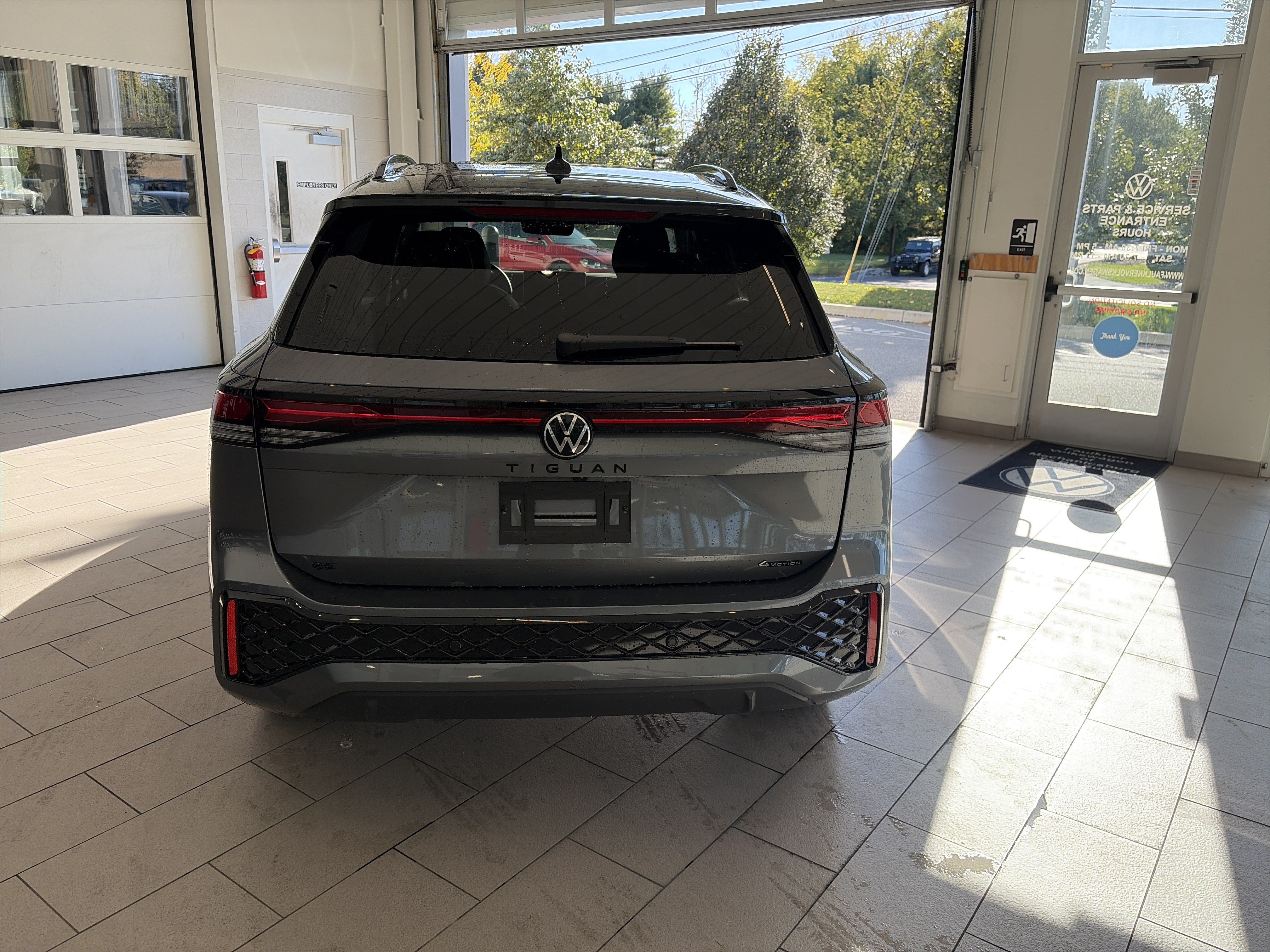 New 2026 Volkswagen Tiguan SE R-Line AWD/4WD image 5