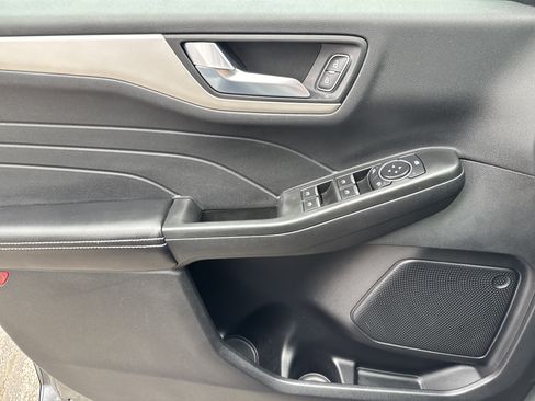 Used 2021 Ford Escape SE image 14