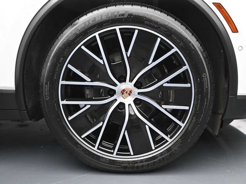 Certified 2025 Porsche Macan Electric RWD image 23