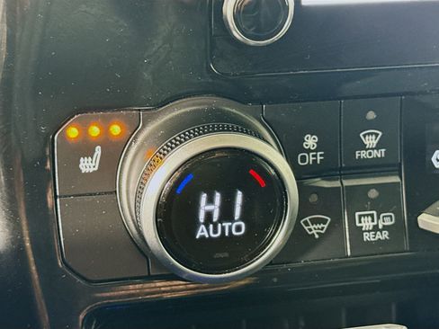 Certified 2025 Toyota Highlander image 21