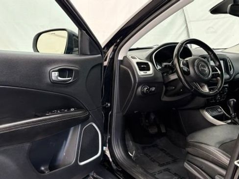 Used 2020 Jeep Compass Latitude FWD image 30