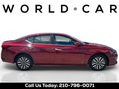 Used 2025 Nissan Altima 2.5 SV w/ SV Premium Package AWD/4WD image 2