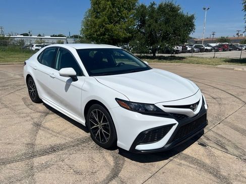 Used 2024 Toyota Camry SE FWD image 17